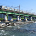 多摩川橋梁を渡る211系電車