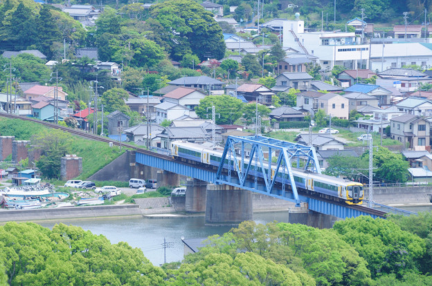 Photos: 湊川を渡るE257系特急さざなみ号