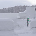 Photos: 雪深き県立美術館前バス停。