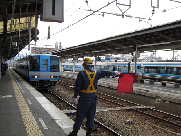 松山駅に到着するTSE