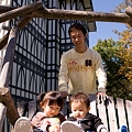 012 中庭の木製ブランコ by ホテルグリーンプラザ軽井沢