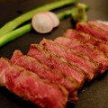 お肉も堪能-広島県廿日市市：宮島・「ゲストハウス 菊がわ」