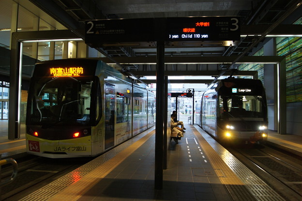 富山地鉄 T102と9002