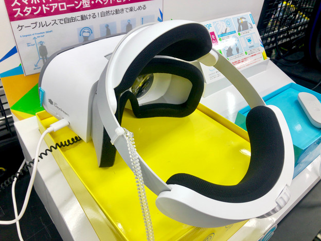 ヨドバシカメラ名古屋松坂屋店に展示されてたlenovoの独立型vrゴーグル Mirage Solo 2 写真共有サイト フォト蔵