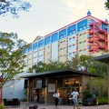 今年（2018年）4月にオープンした「レゴランド・ジャパン・ホテル」 - 10：メイカーズ・ピアから見上げたホテル