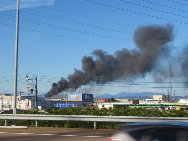 東名高速走行中の高速バスから撮影した国盛化学の火事 - 40