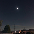 Photos: iPhone 8で撮った、並んで輝く月と火星 - 2