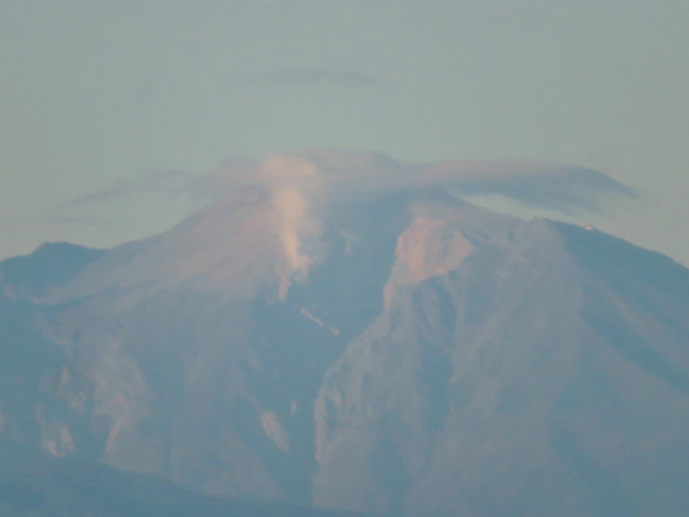 東山スカイタワーから見た御嶽山：噴煙と笠雲（レンズ雲）？ - 7