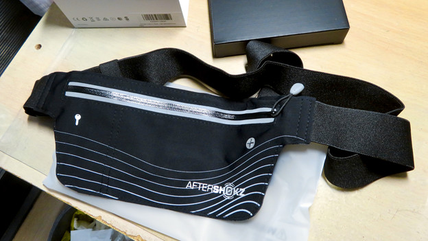 Photos: 骨伝導ワイヤレスヘッドホン「AfterShokz Aeropex」 - 5：おまけ？のバッグ