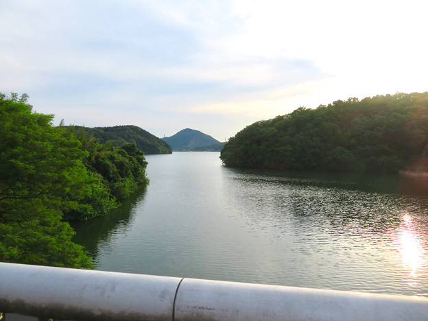 入鹿大橋から見た景色 - 1：本宮山