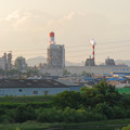 庄内川大橋から見た王子製紙の工場 - 1