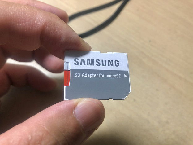 Samsung製microSDXCカード「EVO Plus（64GB）」 - 12：SDカードアダプターに挿入