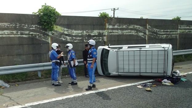 東名高速 小牧JCT～小牧インター間で起きていたワゴン車の横転事故（2020年9月） - 5