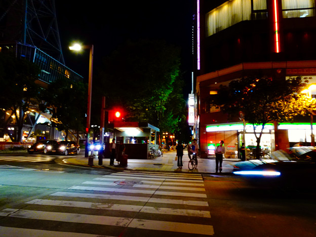 WX800のピクチャーエフェクト「ポップ」で撮影した夜の栄の街並み