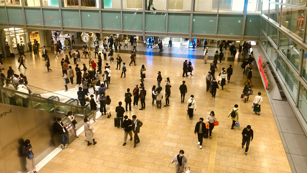 結構人がいた名古屋駅コンコース金の時計広場（2020年10月18日）