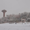 雪が薄っすら積もった2020年大晦日の桃花台中央公園 - 2