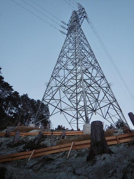 完成したと見られる、ふれあいの森のリニア中央線用の送電線鉄塔 - 2