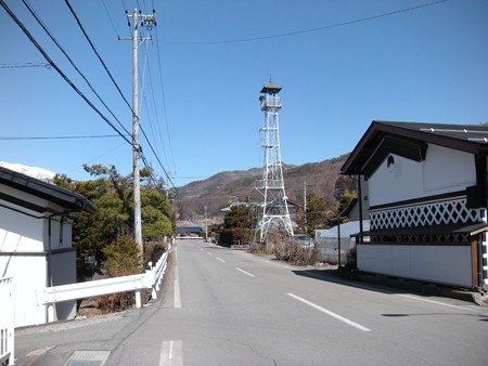 柏原公民館前