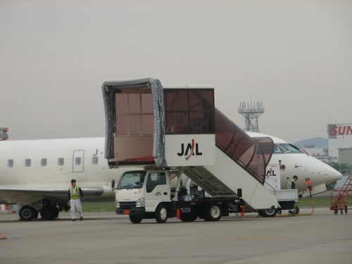 名古屋空港に新しく配備されたタラップ車 写真共有サイト フォト蔵