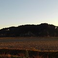 Photos: 岩山も見える夕方の田園（11月28日）