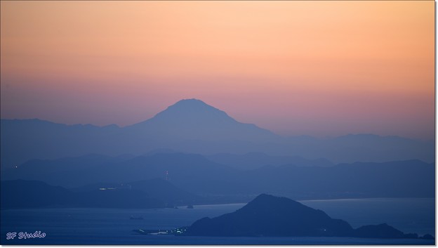 Photos: 夜明けの富士山
