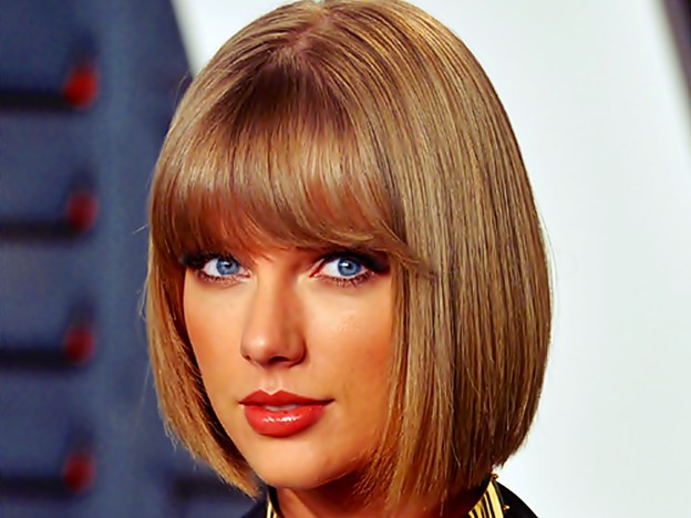 Beautiful Blue Eyes of Taylor Swift (10837)