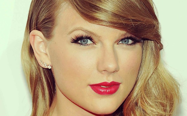Beautiful Blue Eyes of Taylor Swift (10841)