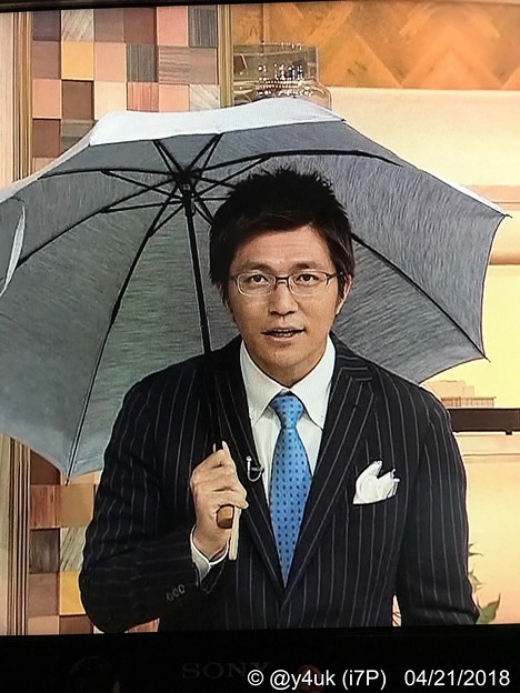 Photos: 日傘男子もイケてる上に注意が伝わる斉田さん「兼用の傘もあります男性も使ってほしいです。紫外線にも要注意です！」4.20 ニュースウオッチ9 和む( ´ ▽ ` )