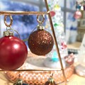 Photos: Xmas ball, your loving is Red or Gold?～オーナメントボール、赤と金色どっちが好きに入る？丸い地球サンタは貧しく純粋な笑顔の為Joy to the worldを願う