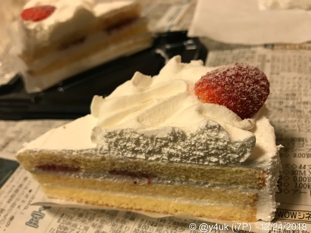 19 39xmas Eve 2つのケーキと1人きりで食べるショートケーキ いちご生クリーム北海道産おいしい甘い 小さな幸せ 安いスーパーの今年も買って帰って保存しといて期限切れても美味 写真共有サイト フォト蔵