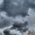 10:08am_CloudRainいまにも降りそうなあやしい空模様～白と黒の共演重厚なサウンド二重奏雲に鉄塔も驚きひょっこりはん！pmやはり大雨、珍しく低温…梅雨疲労(インプレッシブアート:TZ85)