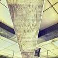 Photos: 15:14旅先その1.Concrete ceiling is symmetrical art～天井コンクリートが感性揺さぶったのでシンメトリーアートで影ある場所の寒い旅の途中(iPhone7Plus)