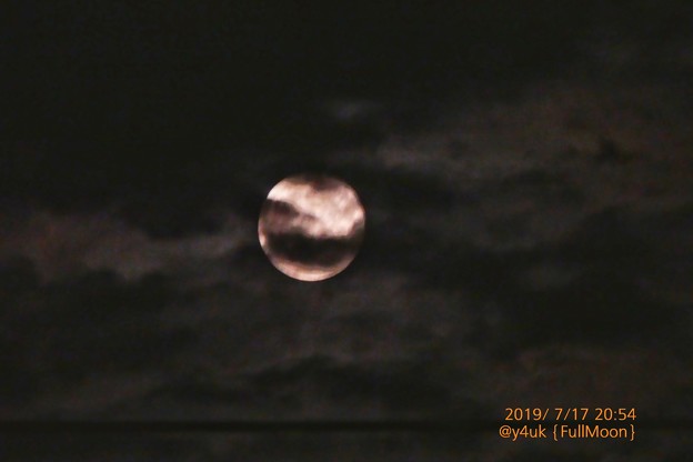 Photos: 20:54_7.17FullMoon～雲の隙間、お満月◯昼は晴～神秘的月のパワー落ち着く。雲だらけ夜と一緒に月撮れ嬉しい♪設定(625mm,1/10,F6,ISO1600,露出-2,手持ち:TZ85)