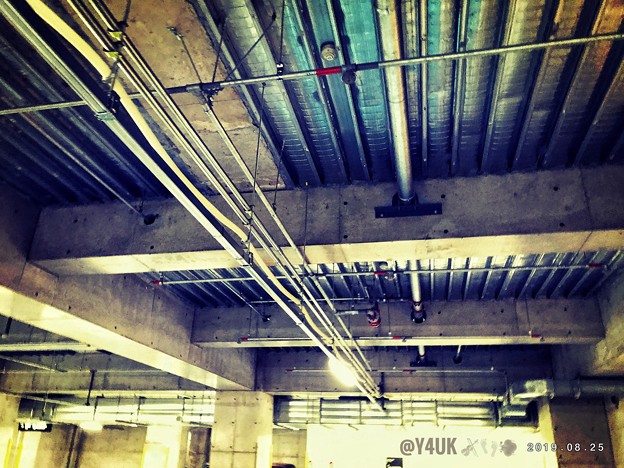 Photos: 13:37The underground ceiling“到着”～地下の天井～ケーブル・コンクリート柱・鉄骨・無機質からの高揚感さぁ光の向こうへ！会場はすでに始まっている次々来場して来る25分前Go♪
