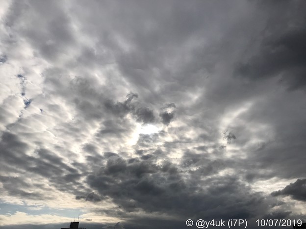Photos: 10.7旅先その1.急に寒い21℃広い旅～晴れ→秋空大空雲雨雲の下、冬服買い物→色々続く→夜外食雨～Autumn Sky Cloud journey.iPhone7Plus #ShotoniPhone