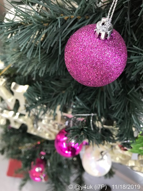 11.18_15:30旅先その6.“今年初のXmas Tree”Pink or Velvet color balls～この色のクリスマスツリーボール飾り意外と珍しい大人色◯(12.14ふたご座流星群)