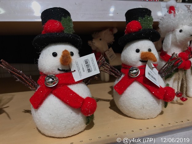 Photos: 12.6_17:48Xmas Ornament Snowman's雪だるまハット「寒いよな…お前鼻おれてるもんなオレ現役ビンビン興奮してるけど」そんな君らに興奮(露出-1/2:iPhone7Plus)