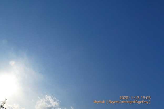 Photos: 2020.1.13Sky on Coming of Age day～成人の日の空。も続く気持ち悪い暖かい真冬、成人の日らしくない。けど晴れて寒くないから晴れ着は映えて咲いていた！(絞り優先:TZ85)