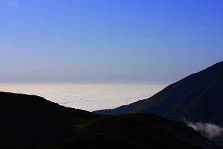 立山　雲海と地獄谷