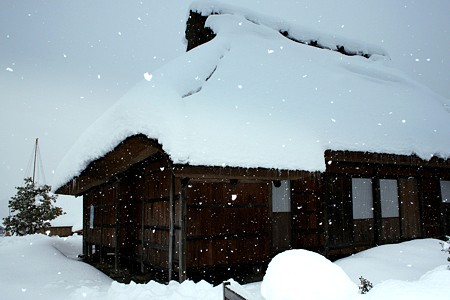 茅葺農家と雪(1)