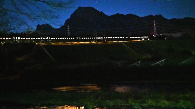 Photos: 妙義山と夜汽車