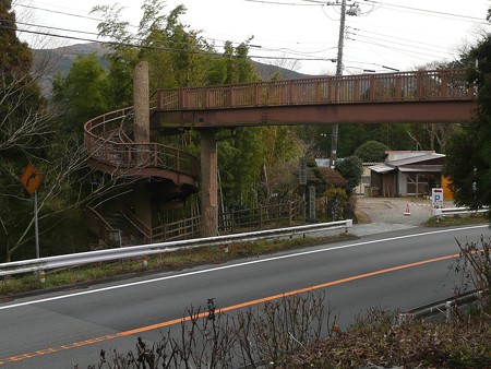 国道1号線の歩道橋