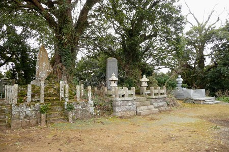 宗閑寺の石塔群