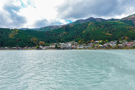 井川湖から眺める井川本村