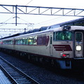 Photos: 琴平駅にて発車を待つキハ181系団体臨時列車