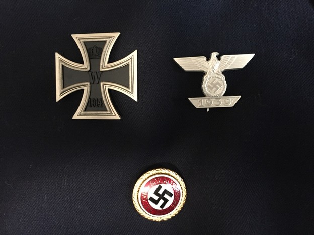 一級鉄十字章1914年とナチス党バッチ(大)と一級鉄十字略章1939年