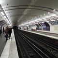 パリの地下鉄駅