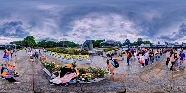2019年8月6日　広島 平和記念公園 原爆死没者慰霊碑 360度パノラマ写真