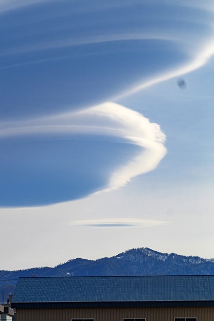 札幌に巨大「レンズ雲」出現！？