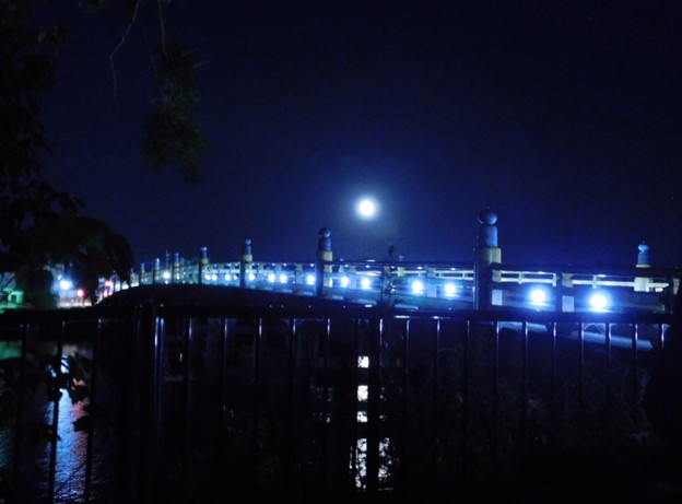 月夜の瀬田の唐橋